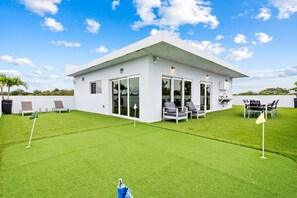 Apartment (1 Bedroom) | Front of property - Unique Retreat - Unit C: Charming 2nd-floor Escape (Deerfield Beach)