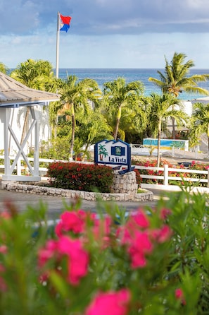 A sign for La Vista with a view of the ocean and palm trees.