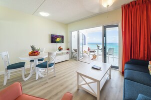 Estudio, balcón, vistas al mar | Caja fuerte, cortinas opacas, tabla de planchar con plancha