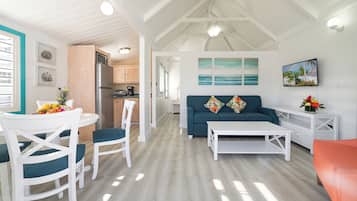 Cottage | Private kitchenette | Full-sized fridge, microwave, stovetop, toaster oven