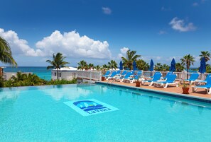 2 piscinas al aire libre, sombrillas, tumbonas