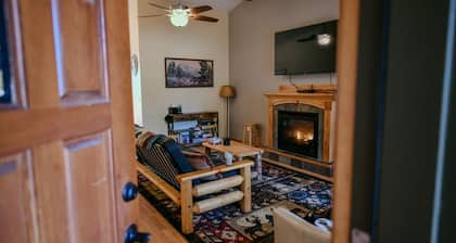 Charming 3-bedroom house with fenced yard
