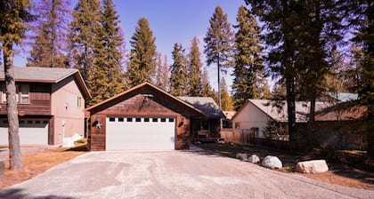 Charming 3-bedroom house with fenced yard