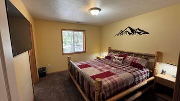 3 bedrooms, free WiFi, bed sheets, wheelchair access