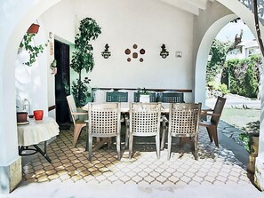 Talo, 5 makuuhuonetta, terassi | Ulkoruokailutilat