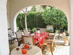 Talo, 5 makuuhuonetta, terassi | Ulkoruokailutilat