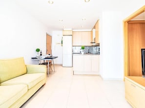Living area - (Roses)