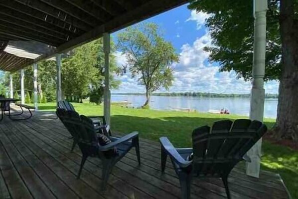 Terrace/patio - Resort Lakefront resort pool, hottub, sauna, #1 (Severn Bridge)