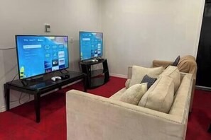 TV - Resort Lakefront resort pool, hottub, sauna, #1 (Severn Bridge)