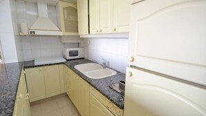 House, 3 Bedrooms, Terrace | Private kitchen - Global Nautilus - By Global Rental Holidays 6281 (Salou)
