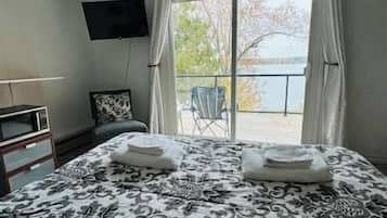 10 bedrooms, WiFi, bed sheets