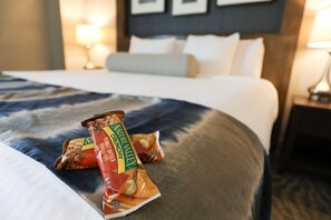 1 bedroom, desk, travel cot, free WiFi - Highland King Suite | Spacious Stay & Sitting Area (Carroll Valley)