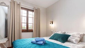 Unclassified image, 5 of 12, button - Global Nimes - By Global Rental Holidays 6295 (Calonge)