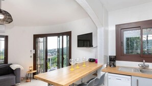 Unclassified image, 4 of 12, button - Global Nimes - By Global Rental Holidays 6295 (Calonge)