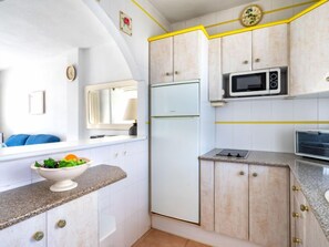 House, 3 Bedrooms, Terrace | Private kitchen