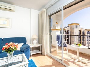 House, 3 Bedrooms, Terrace | Living area