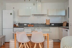 Fridge, oven, dishwasher, toaster