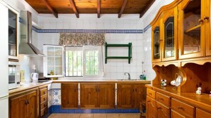 Casa, 4 habitaciones | Cocina privada