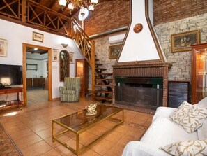 Casa, 4 habitaciones | Área de sala de estar