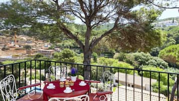 Casa, 3 habitaciones | Restaurante al aire libre