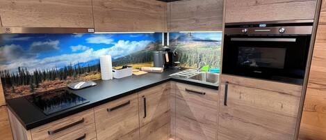 Microwave, oven, dishwasher, coffee/tea maker