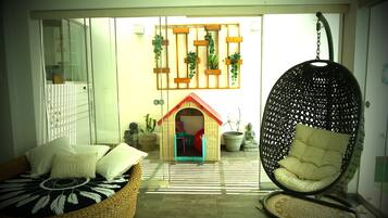 4 soverom, skrivebord, strykejern/-brett og wi-fi (inkludert)