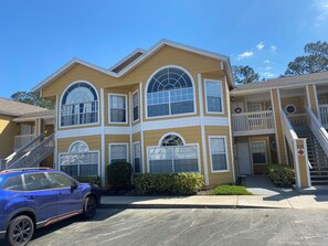 Exterior - Immaculate 3-bedroom Villa newly remodeled, Close to Disney & attractions (Kissimmee)