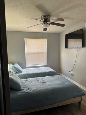 3 chambres, fer et planche à repasser, Wi-Fi gratuit, draps fournis