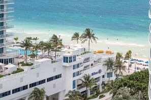 Una playa cerca