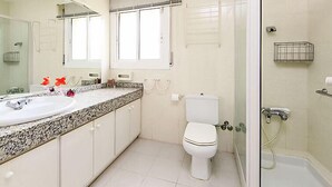 Huis, meerdere slaapkamers | Badkamer