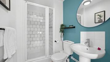 Business Apartment, Balcony, City View | Bathroom
