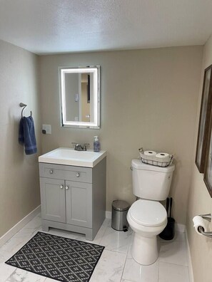 Hair dryer - Cozy 2 bedroom Mainstreet Stay (Lakeview)