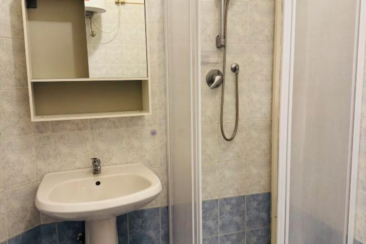 Bathroom | Shower, hair dryer, bidet, towels