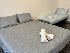 Classic Triple Room, Non Smoking, City View - Affittacamere The Shuttle (Livorno)