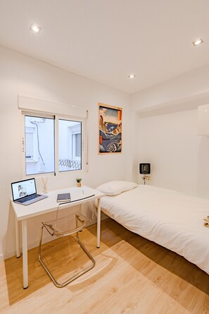3 Schlafzimmer, Schreibtisch, Bügeleisen/Bügelbrett, kostenloses WLAN