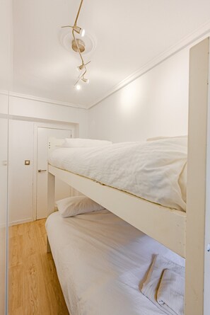3 Schlafzimmer, Schreibtisch, Bügeleisen/Bügelbrett, kostenloses WLAN
