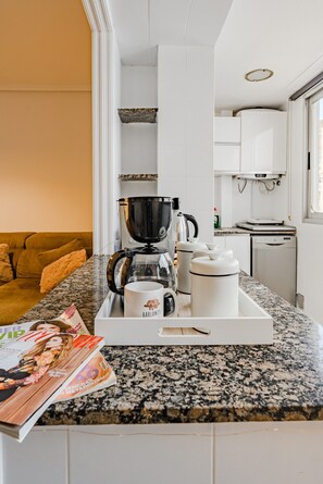 Interior - Cabañal Beach House - 10 min to ocean, FastWifi, SmartTV, AC (València)