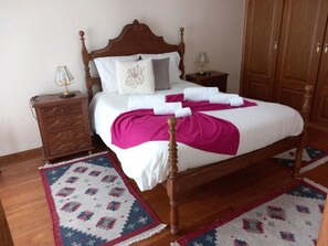 3 chambres, fer et planche à repasser, draps fournis