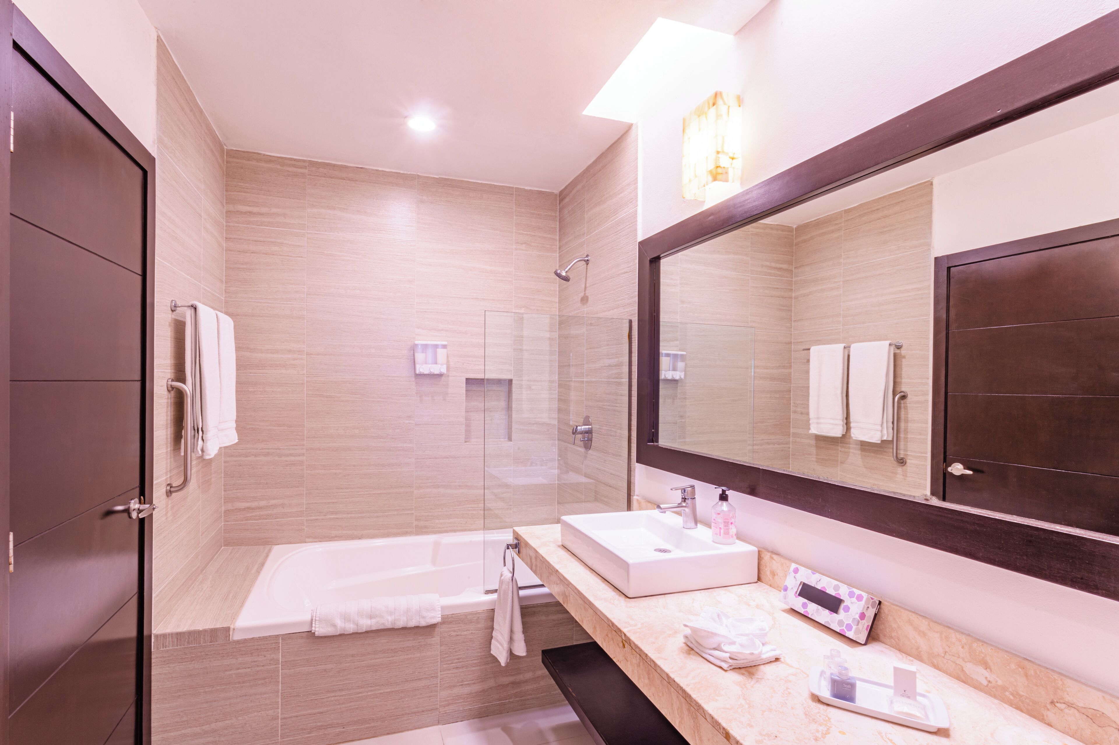 Foto - 13BDR Villa Bellamar Akumal - Private Chef - Beachfront - Weddings-Business Retreats-GOLF-Family