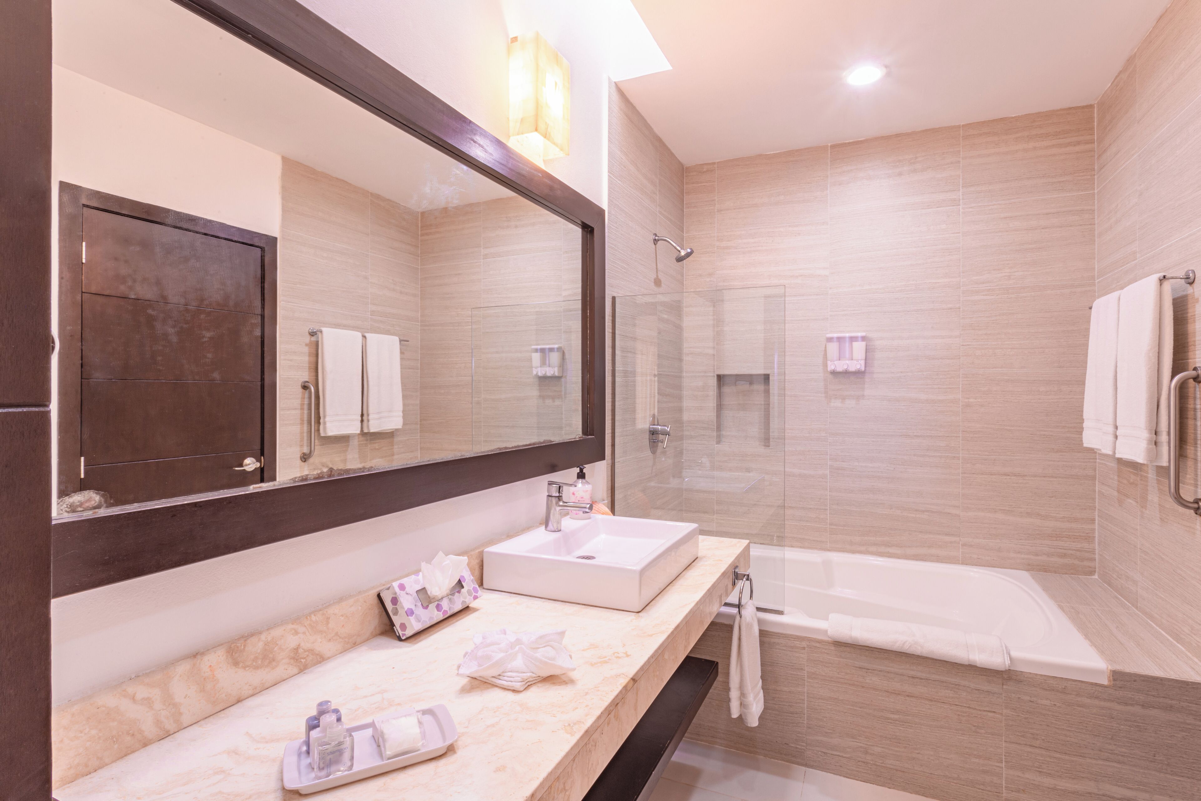 Foto - 13BDR Villa Bellamar Akumal - Private Chef - Beachfront - Weddings-Business Retreats-GOLF-Family