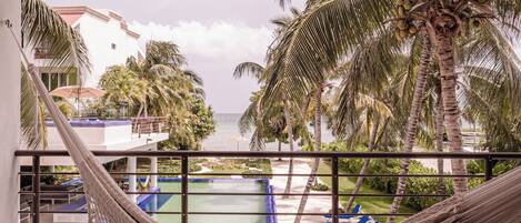 Villa luxueuse, balcon, vue sur la plage | Vue sur la plage ou lâocĂ©an