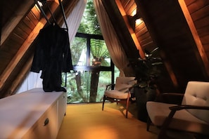 Deluxe Studio, Mountain View | Premium bedding, down comforters, minibar, desk