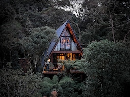 Deluxe Studio, Mountain View | Premium bedding, down comforters, minibar, desk