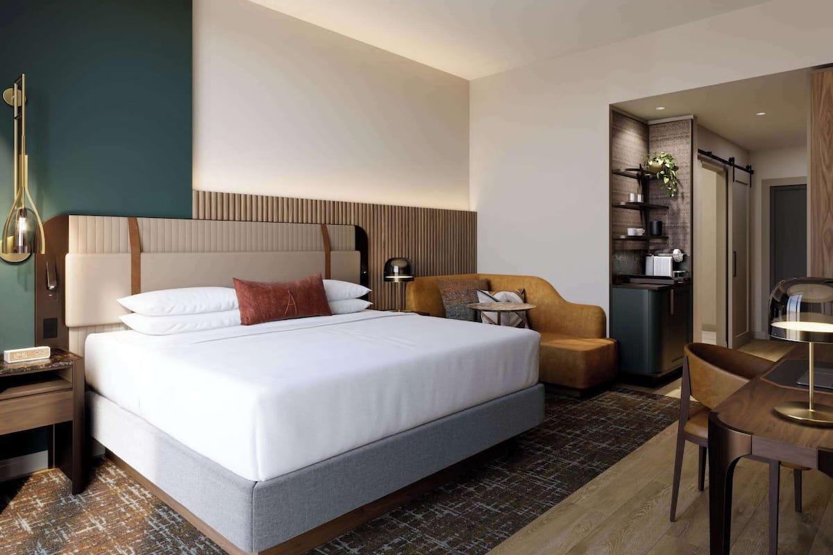 Hypo-allergenic bedding, minibar, in-room safe, desk