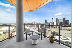 Hypoallergeen beddengoed, een minibar, een kluis op de kamer, een bureau