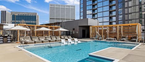 室外泳池;免費小屋、躺椅