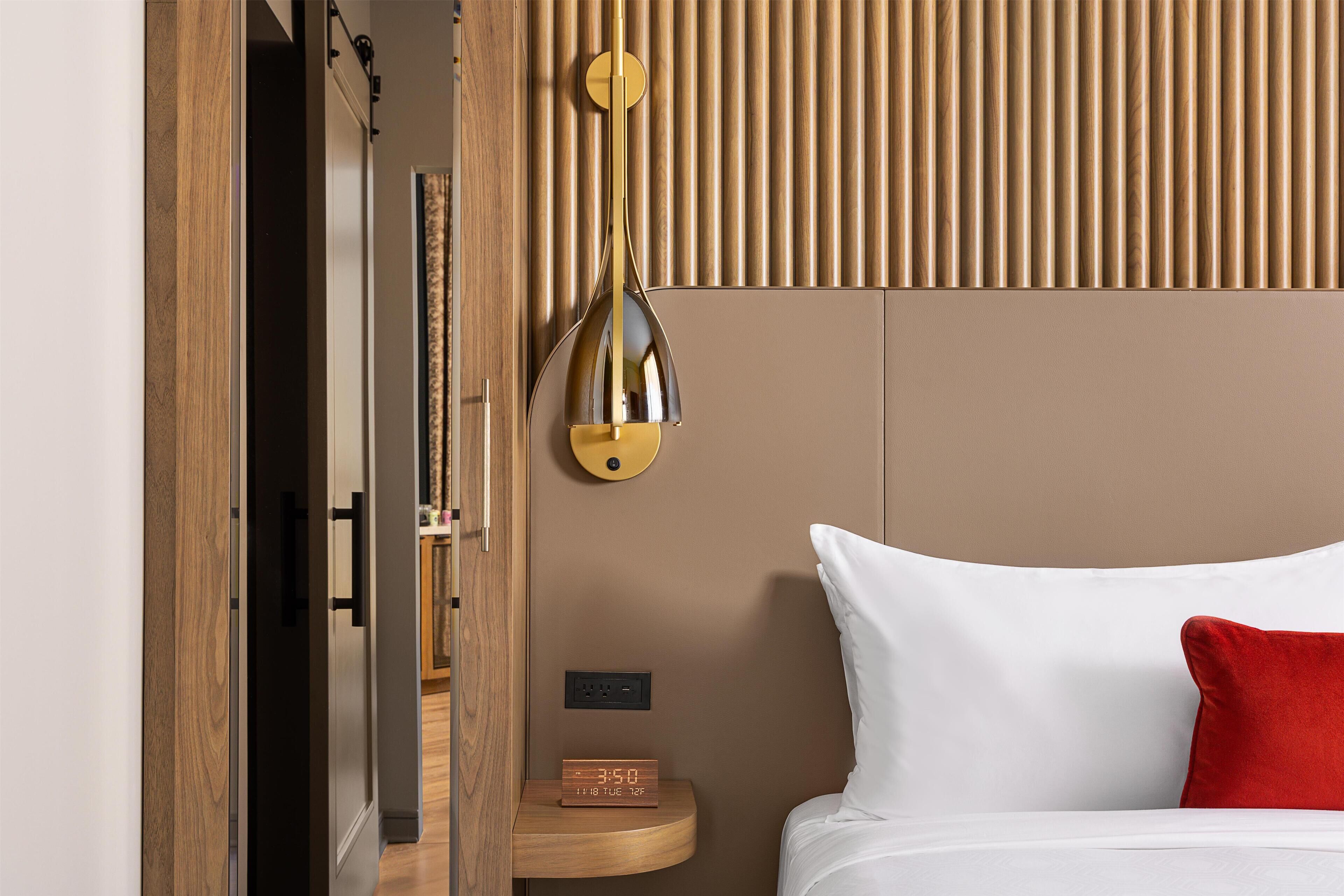 低刺激性寝具、ミニバー、セーフティボックス (室内)、デスク