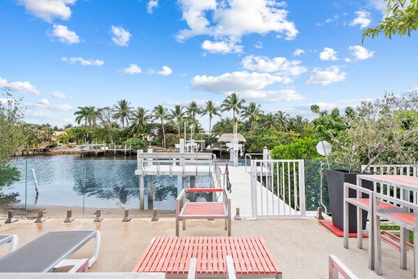 Apt W/patio, Balcony & Mini-golf - Deerfield Beach, FL