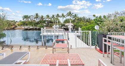 Unique Retreat - Unit D: Cool 2nd-floor Retreat