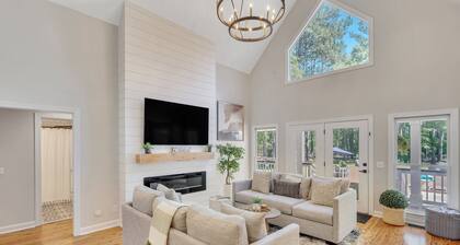 Beautiful Spacious Remodeled Private House w/Pool, Porches, Grille, Game Room.